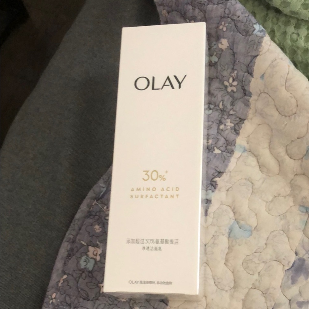 Olay Amino Acid Surfactant Cleanser - White & Gold Packaging